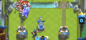 Экзекутор против орды войск - Clash Royale